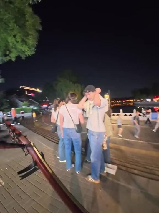 把人家女孩逼的把会的中文全说出来了